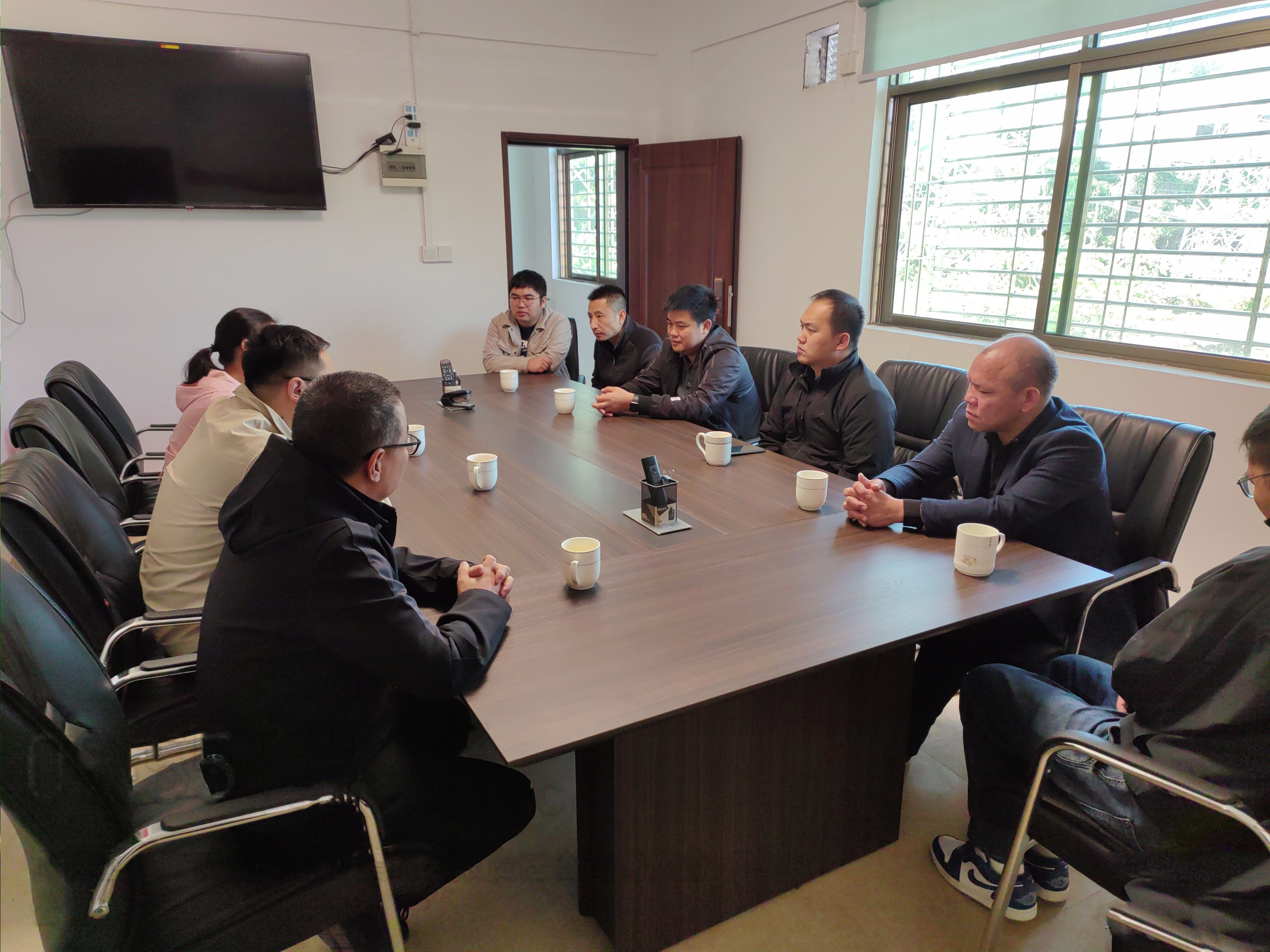 铜川市平远县热柘镇当局到luck18xinli集团铜川分公司发展工作互换