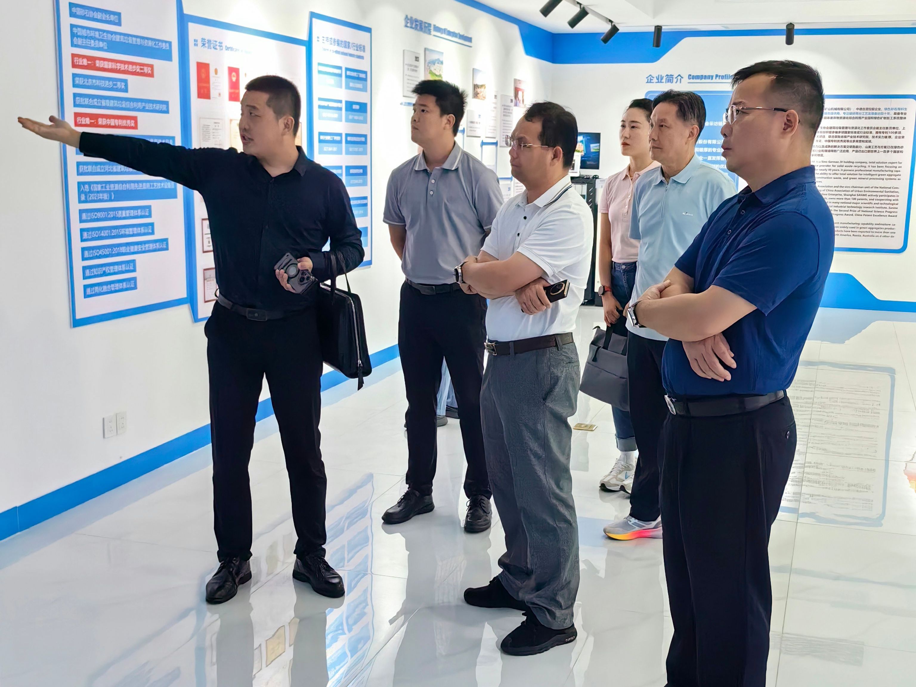 韦宏带队赴上海山美公司调查矿山砂石 骨料出产线设备