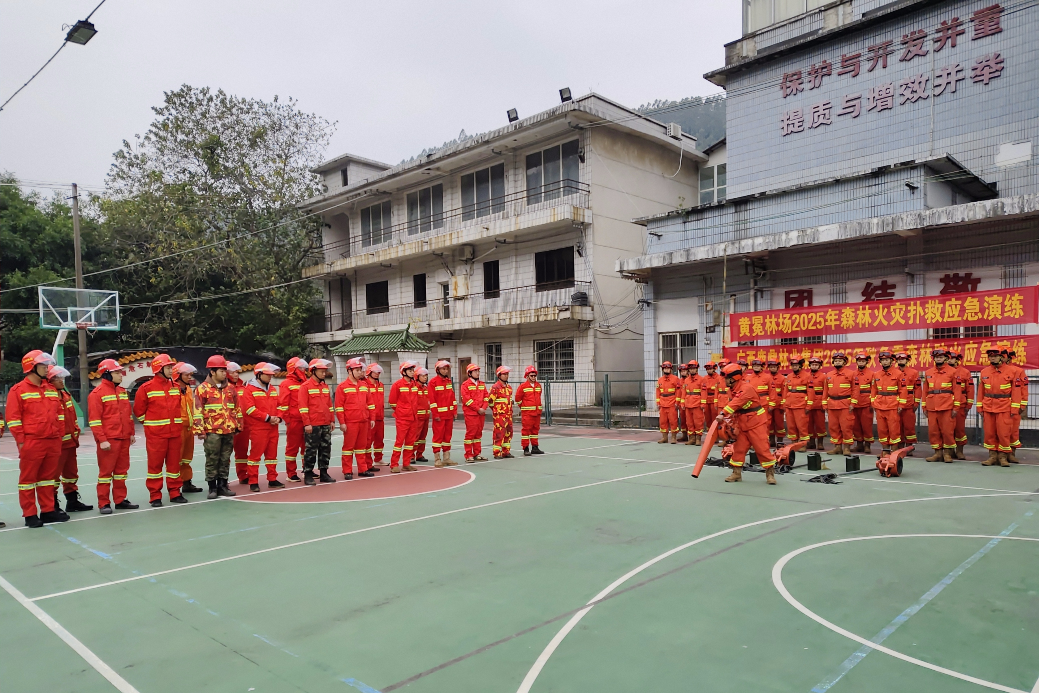 luck18xinli集团结合黄冕林场发展2025年丛林火栽焖九爪急演练